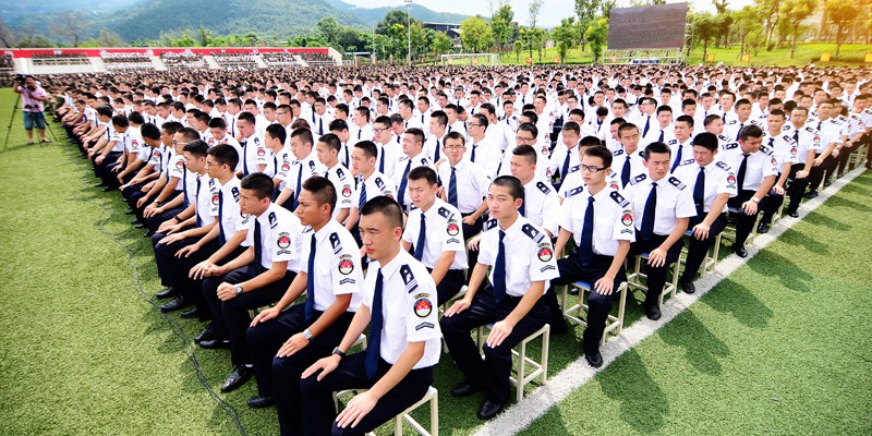 首届中国第四城民航职教高峰论坛暨四川西南航空职业学院挂牌仪式隆重举行。