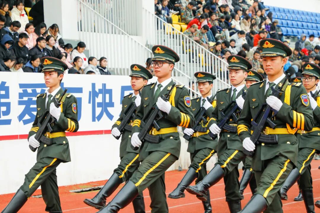 热血与趣味交织！军体运动会（东区）精彩开幕，教师趣味运动会欢乐集结